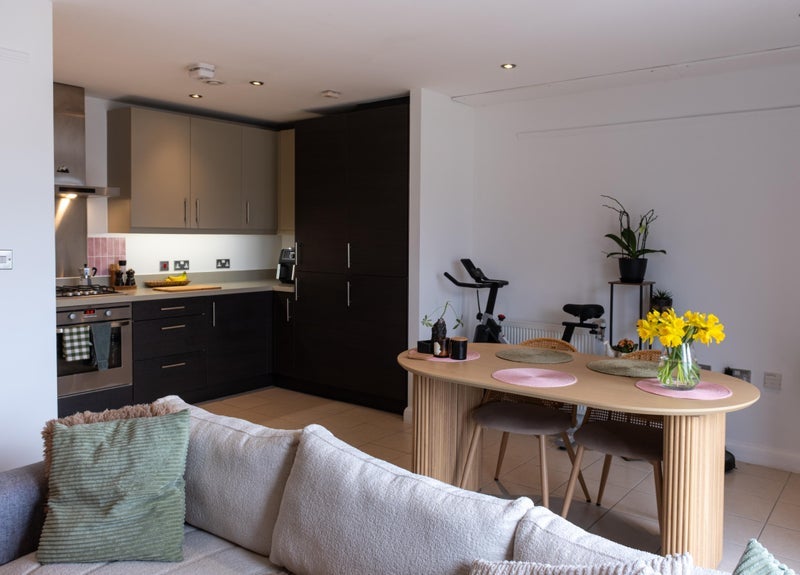 Flat Oakes Mews in Greater London