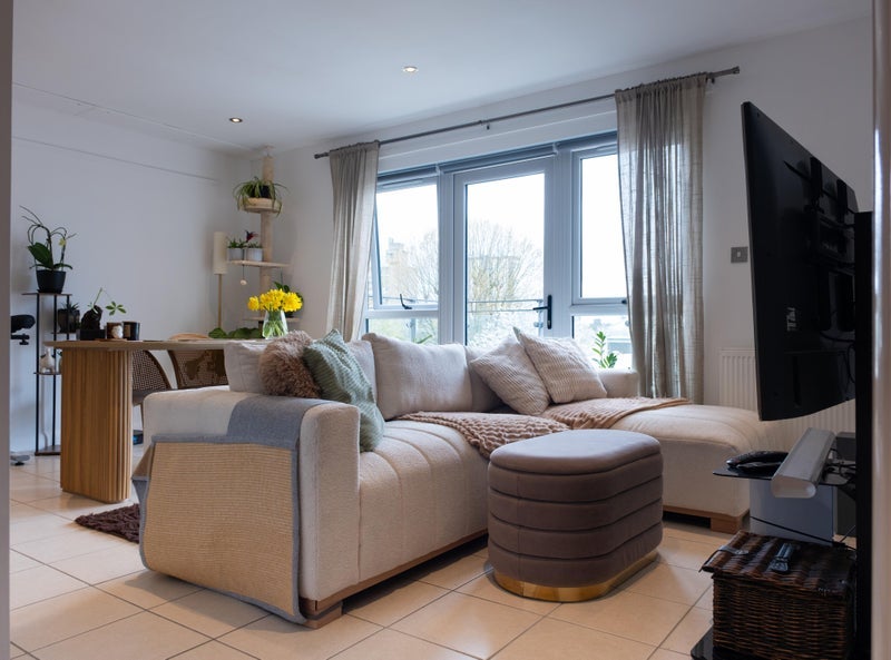 Flat Oakes Mews in Greater London