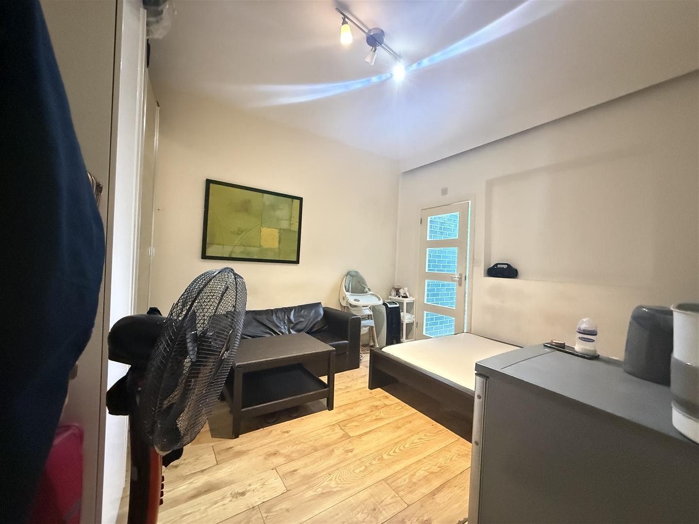 Room Elm Way in Greater London