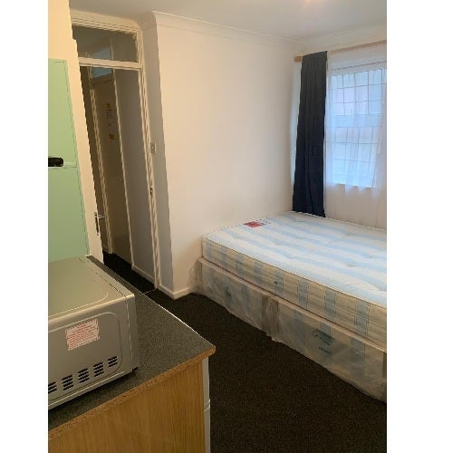 Flat Chalmers Walk in London