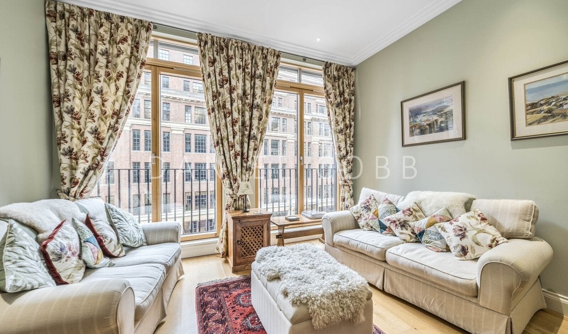 Flat Dean Ryle Street in City of Westminster