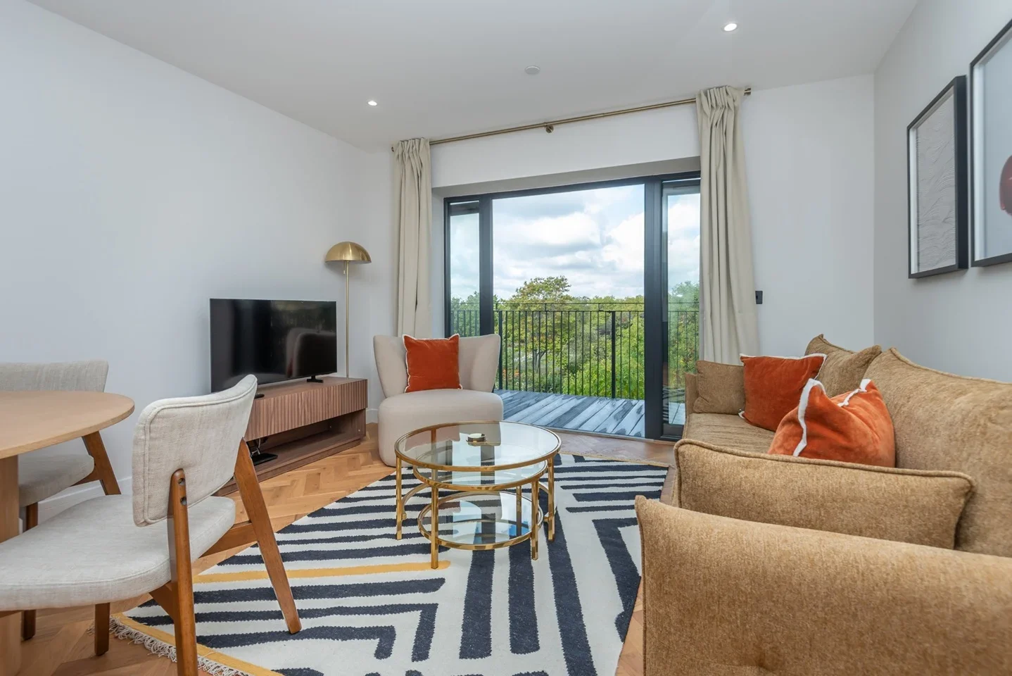Flat Harlesden Road in Greater London