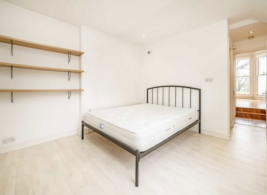 Flat Cambridge Gardens in Greater London