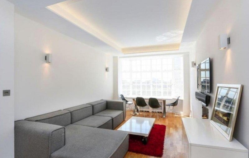 Flat Warwick Gardens in Greater London