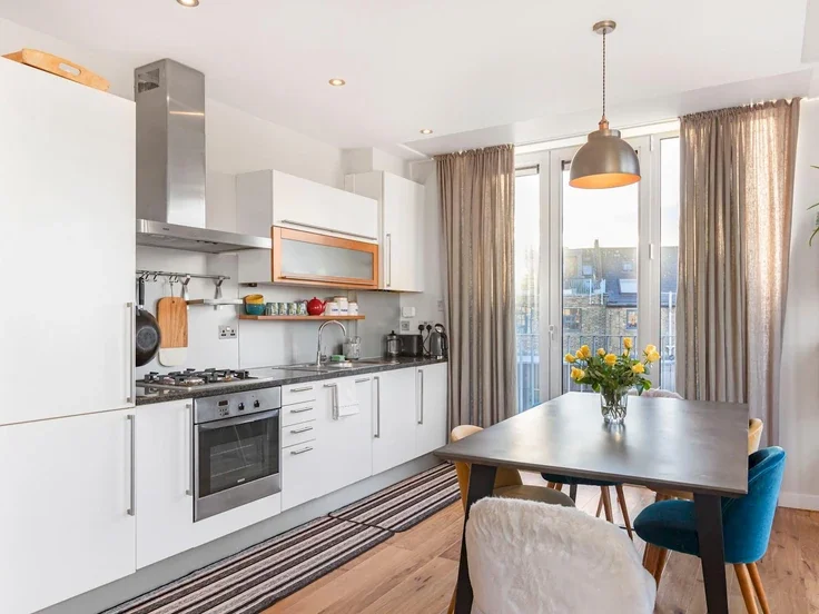 Flat Bermondsey Street in Greater London