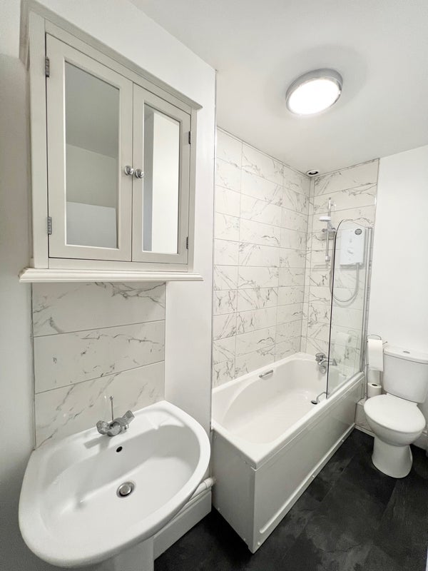 Room Sandown Road in Bristol