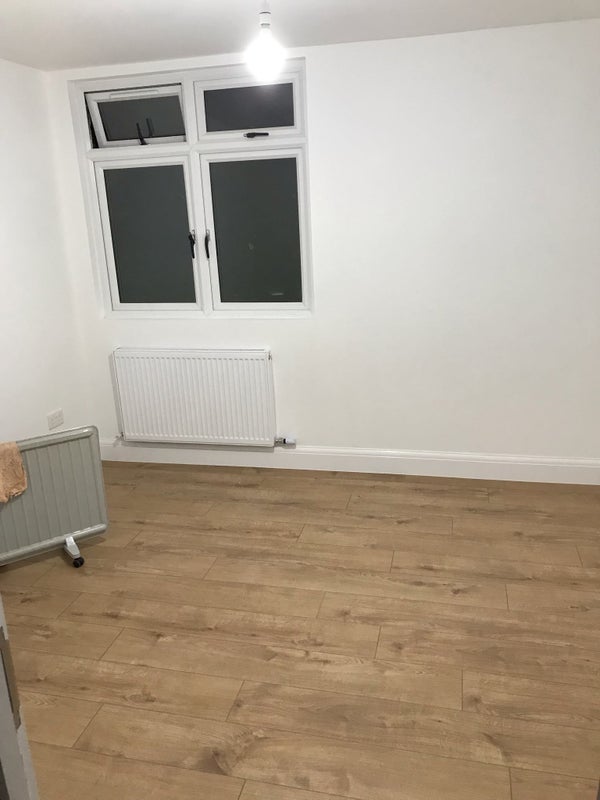 Room Bury Road in Greater London