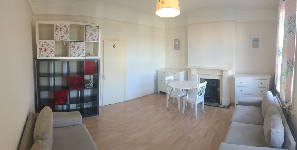 Flat Huguenot Place in Greater London