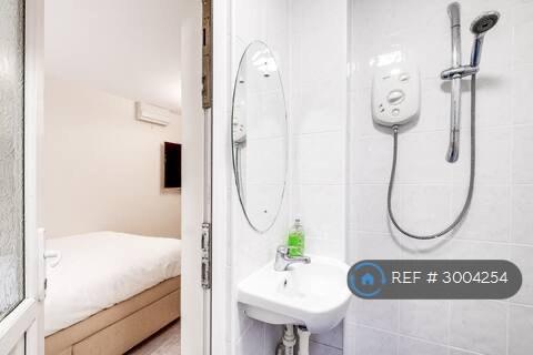 Flat Wilkinson Croft in Birmingham