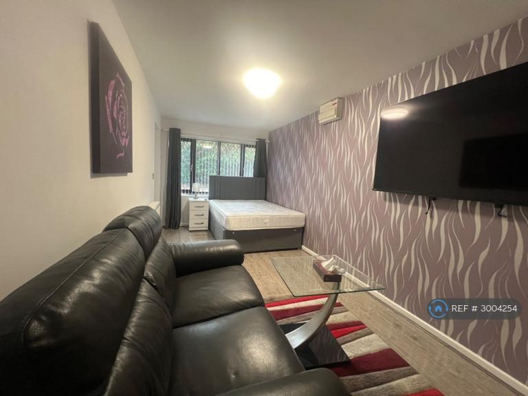 Flat Wilkinson Croft in Birmingham