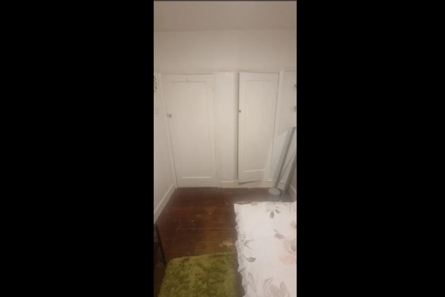 Room Hedge Lane in Greater London