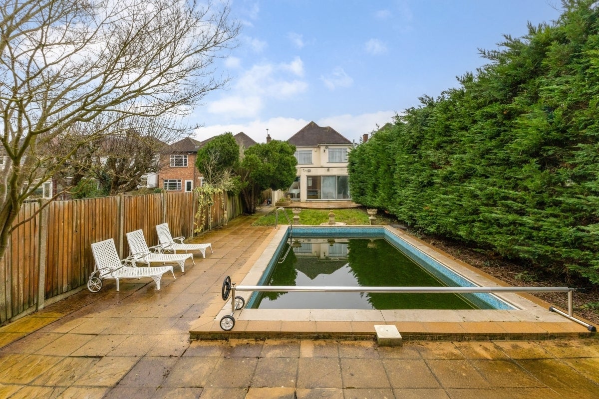 House Penshurst Gardens in Greater London