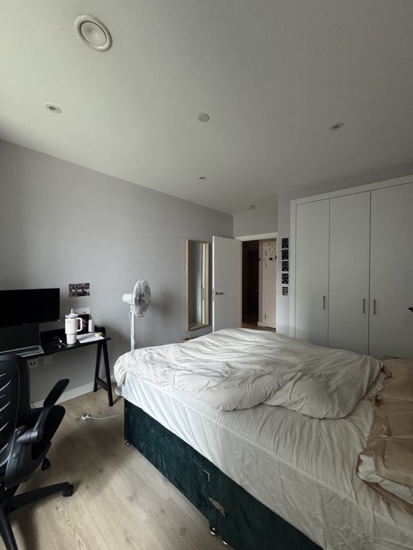 Flat Portlands Court in Greater London