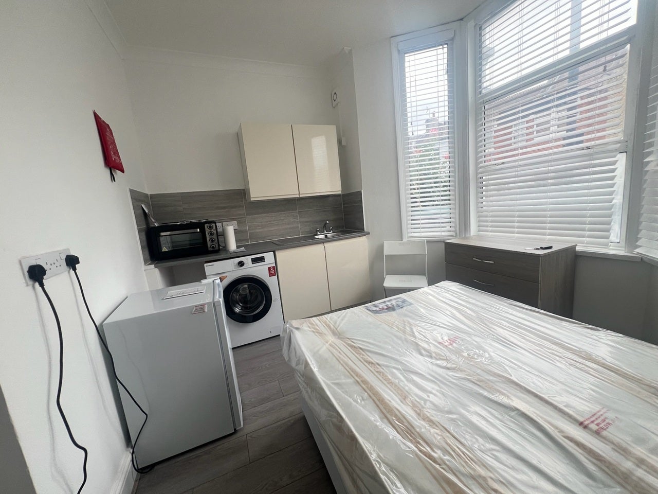 Flat La Rose Lane in Greater London