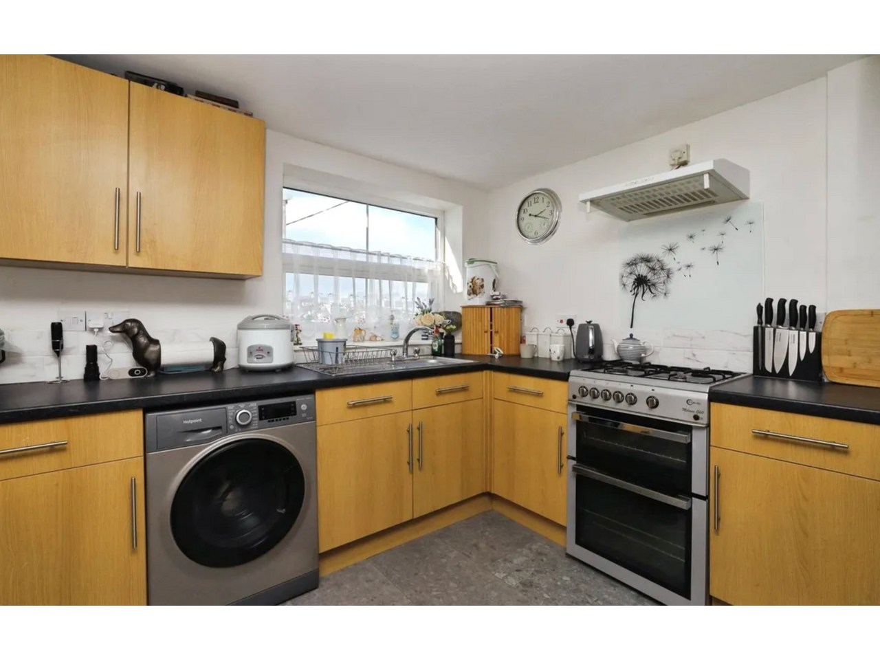 Flat Hazelwood Lane in Greater London