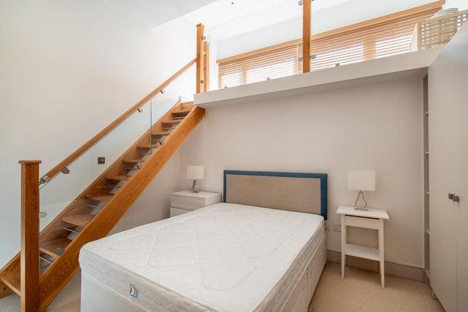 Flat Blythe Road in Greater London