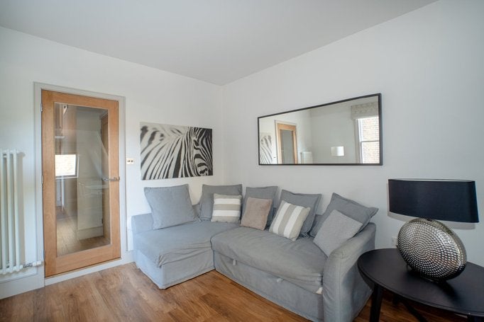 Flat Blythe Road in Greater London