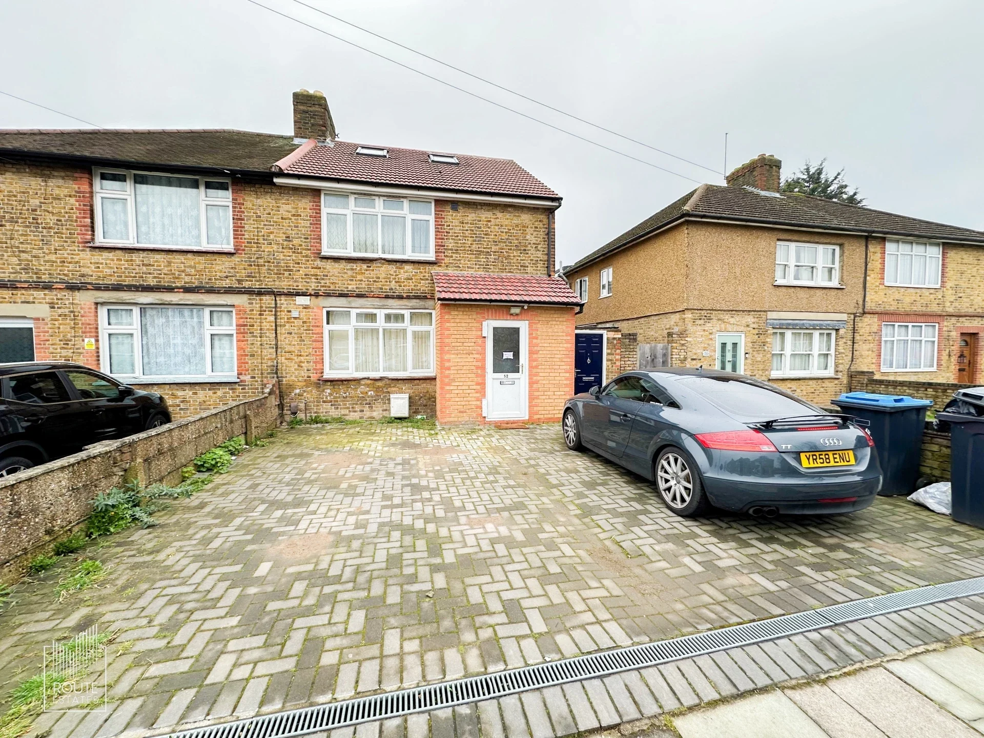 Flat Sweet Briar Grove in Greater London