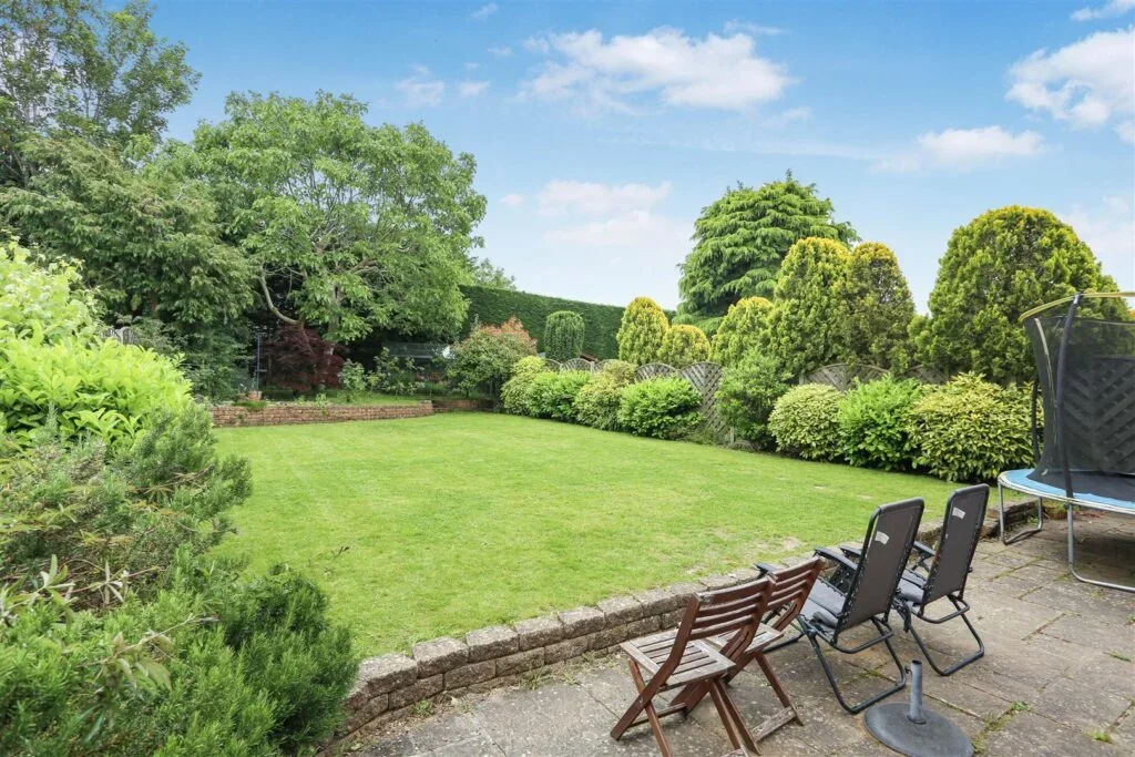 House Abinger Avenue in Epsom and Ewell