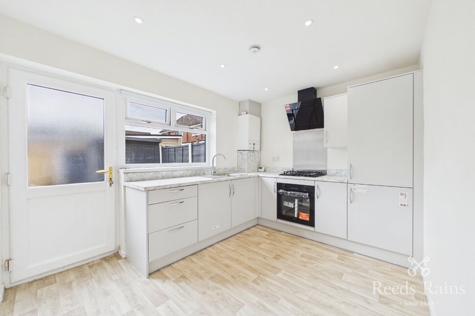 House Braeburn Court in Leigh