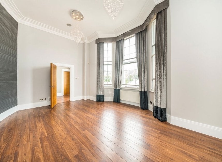 Flat Lower Grosvenor Place in City of Westminster