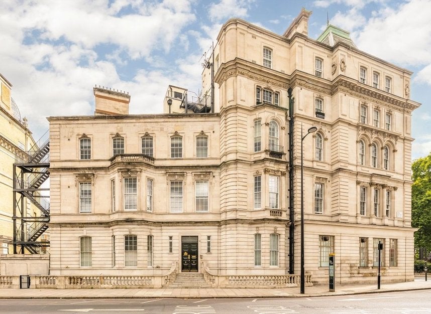 Flat Lower Grosvenor Place in City of Westminster