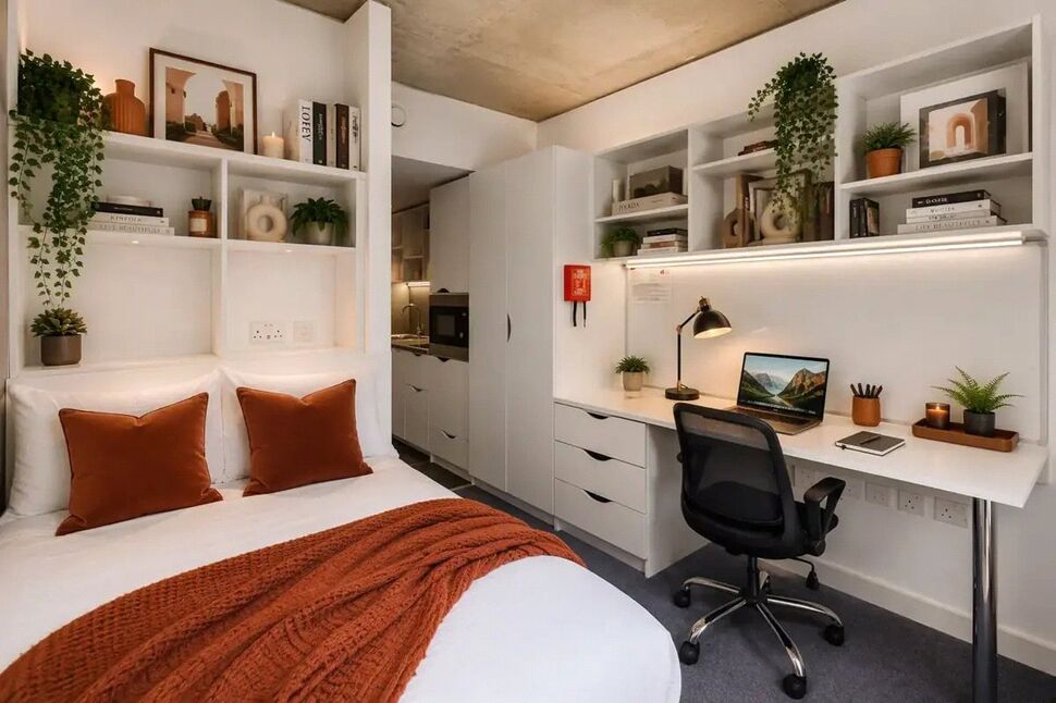 Flat Magna Square in Borough of Runnymede