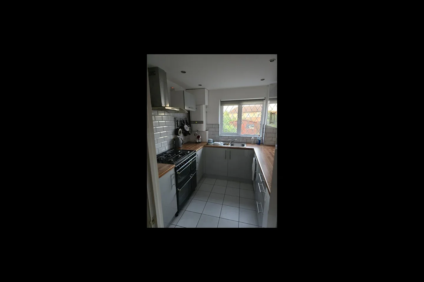 Room Kemble Court in Milton Keynes