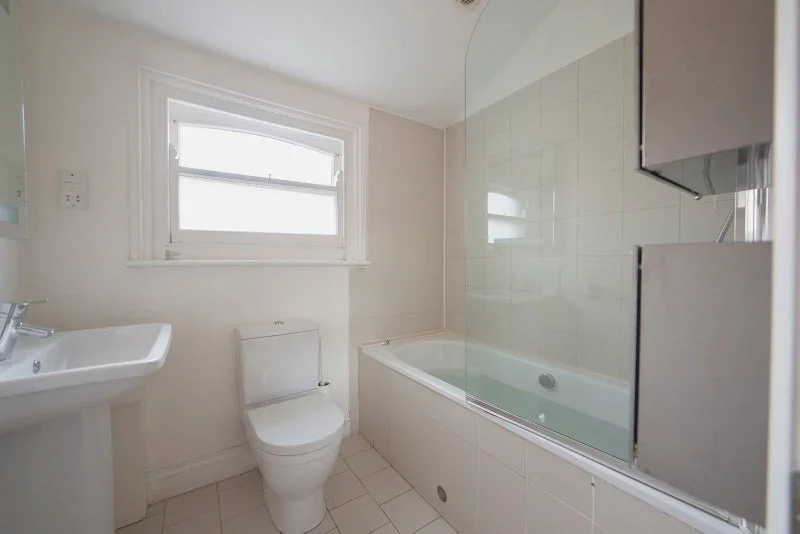 Room Brookville Road in Greater London