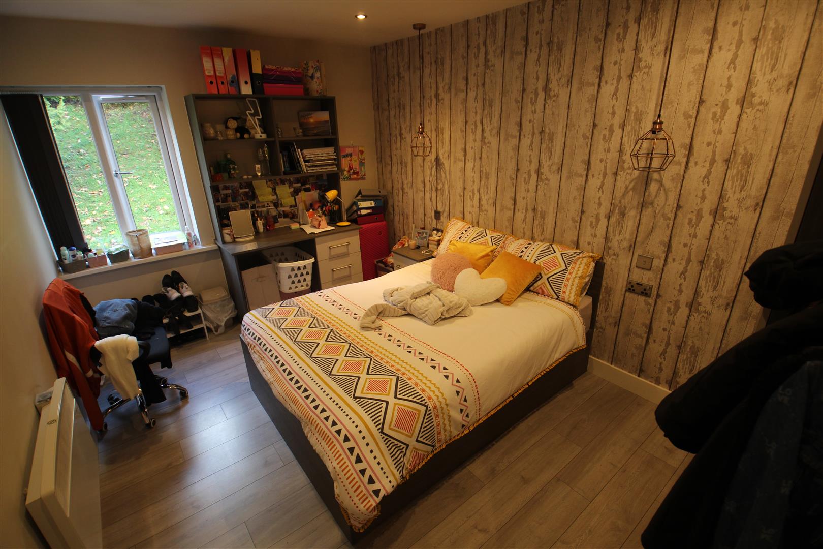 Room Hartwell Road in Leeds
