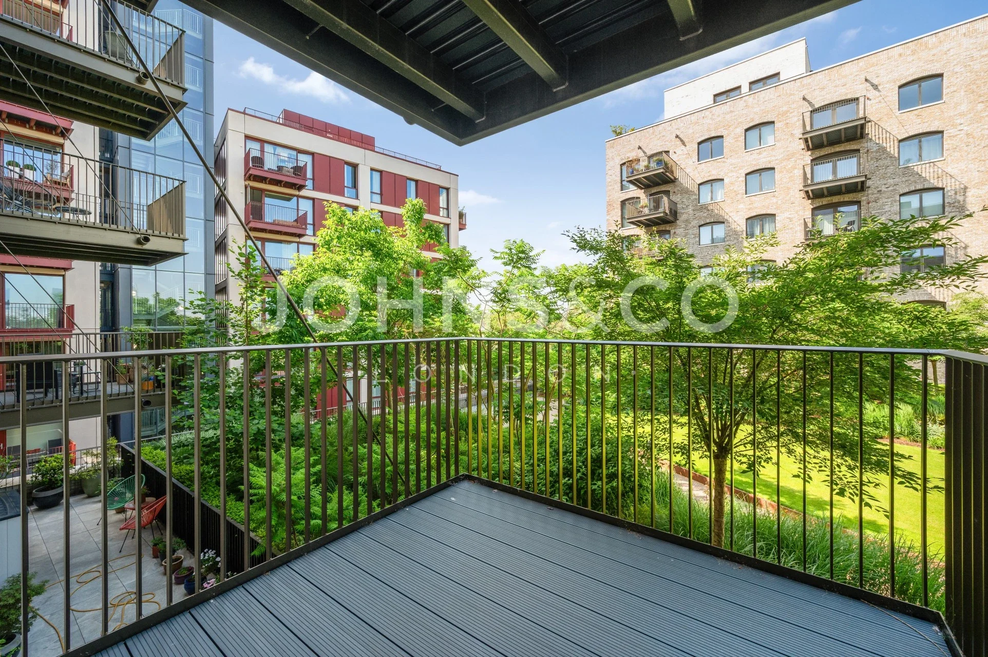 Flat Bradshaw Yard in Greater London
