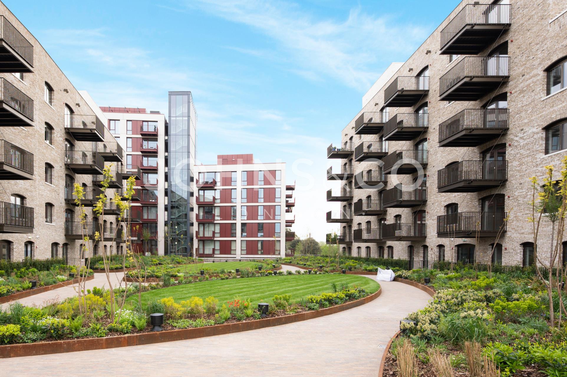 Flat Bradshaw Yard in Greater London