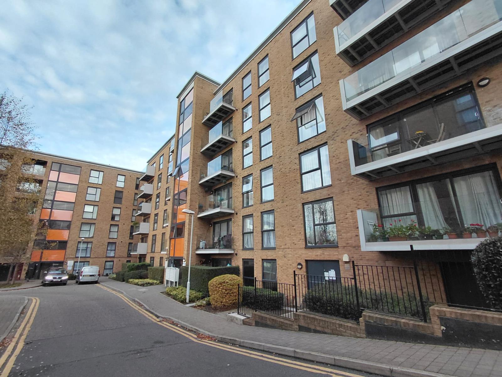 Flat Zodiac Close in Greater London