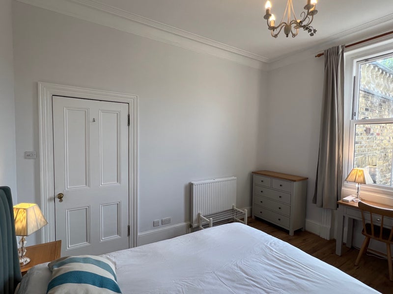 Room Battersea Rise in Greater London