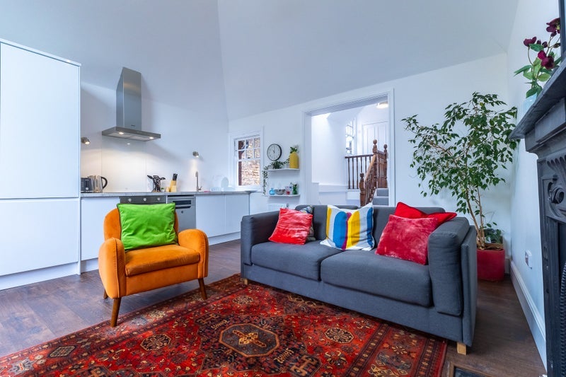 Flat Riggindale Road in Greater London