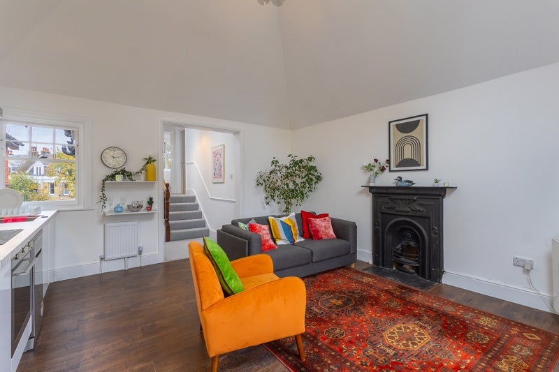 Flat Riggindale Road in Greater London