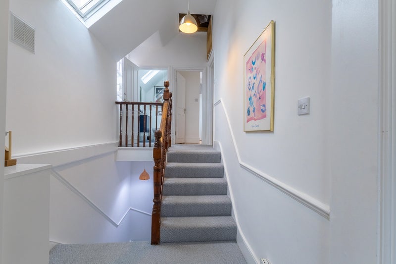 Flat Riggindale Road in Greater London
