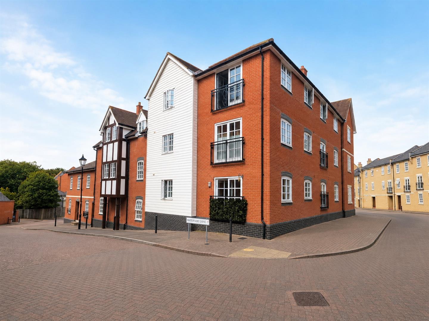 Flat Waterside Lane in Colchester