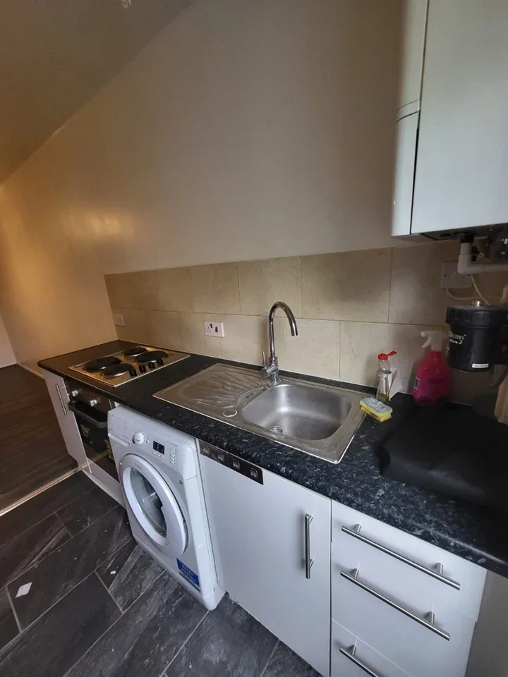 Flat Holburne Road in Greater London