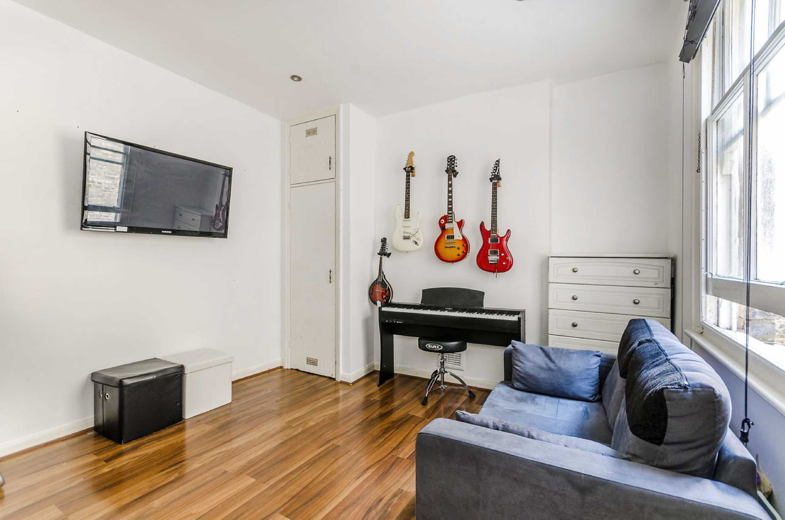Flat Orde Hall Street in Greater London
