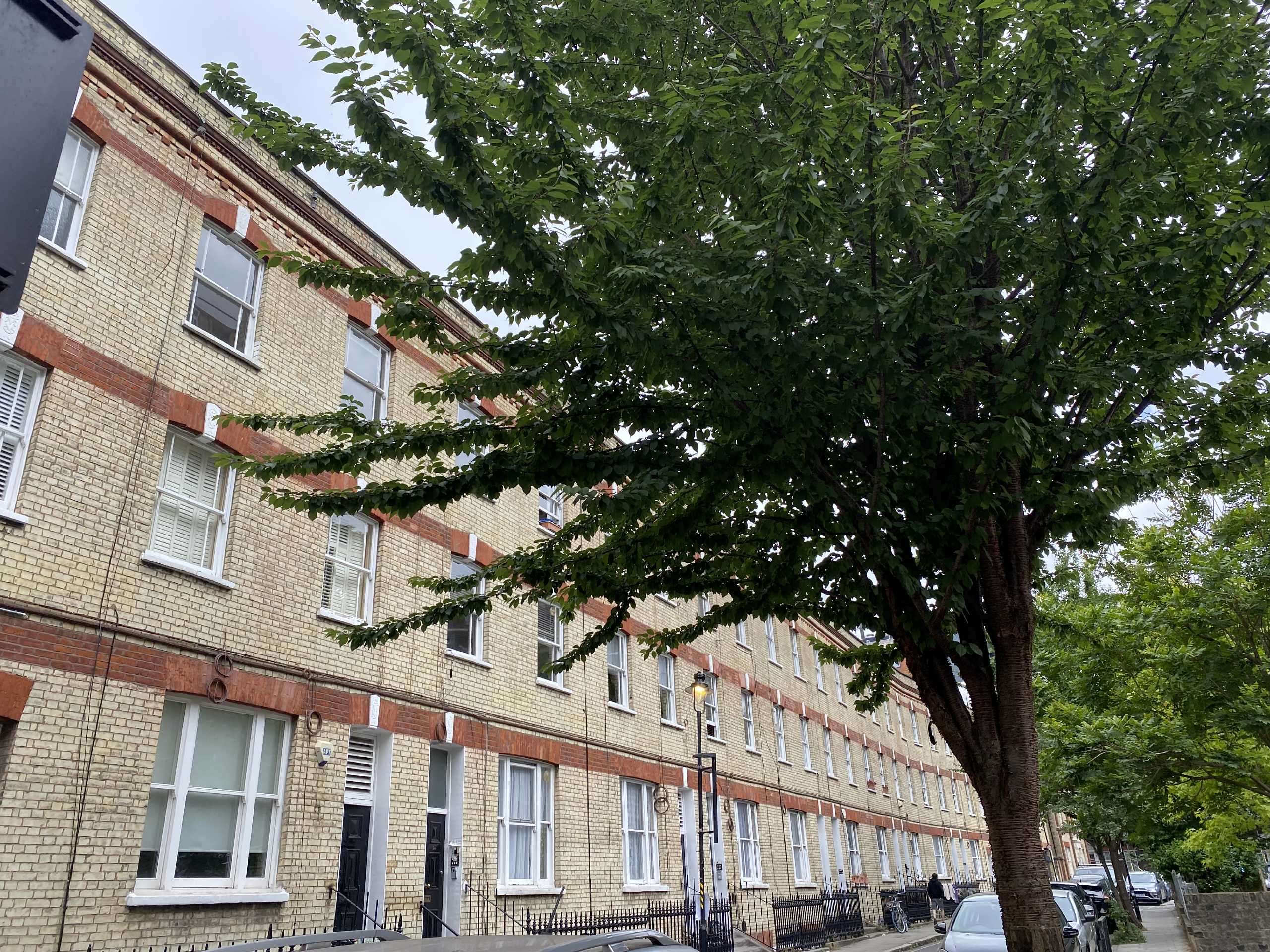 Flat Orde Hall Street in Greater London