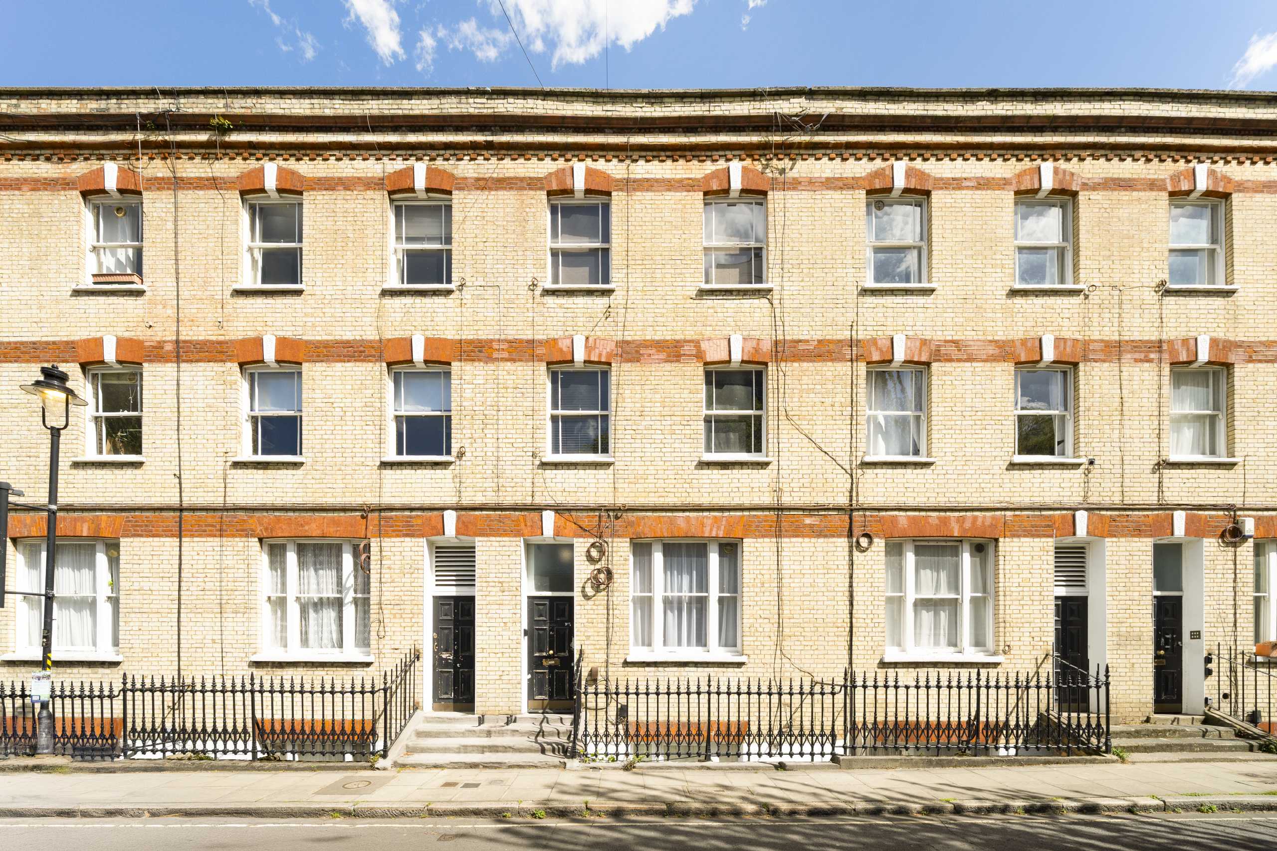 Flat Orde Hall Street in Greater London