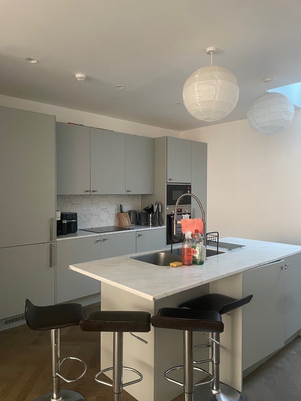 Room Mauleverer Road in Greater London