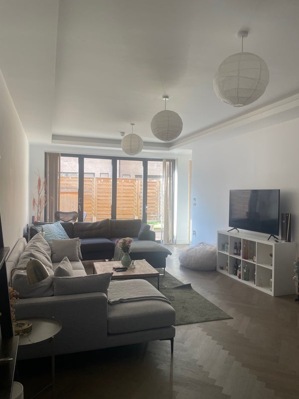 Room Mauleverer Road in Greater London