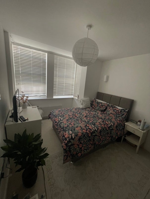 Room Mauleverer Road in Greater London
