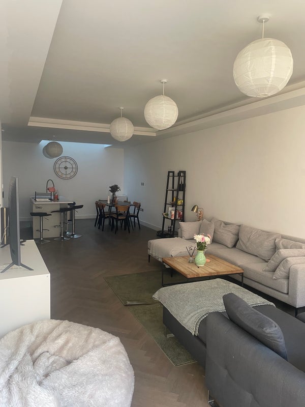 Room Mauleverer Road in Greater London