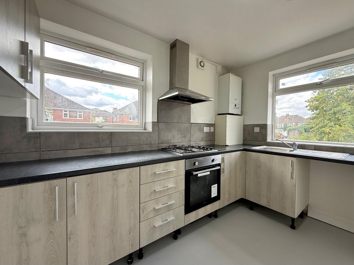 Flat Twickenham Gardens in Greater London