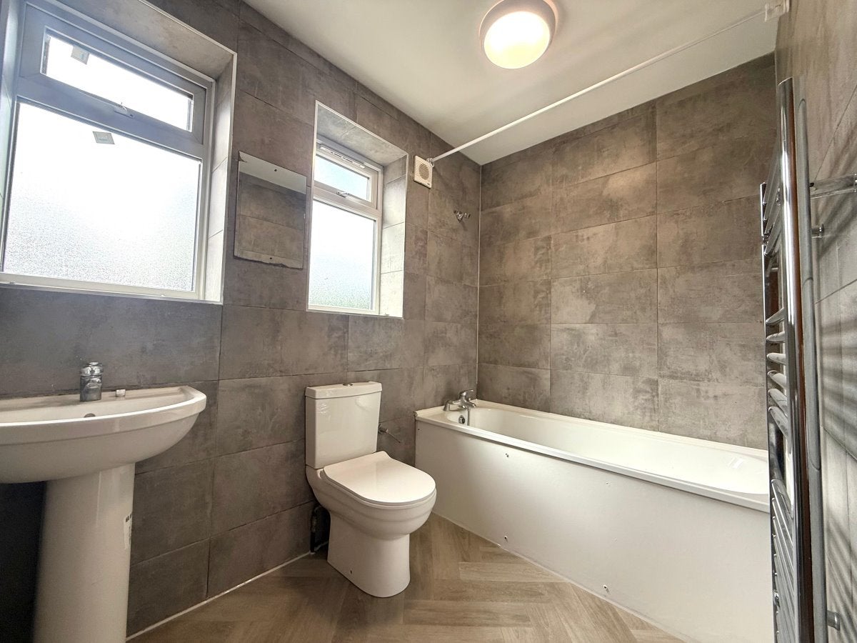 Flat Twickenham Gardens in Greater London