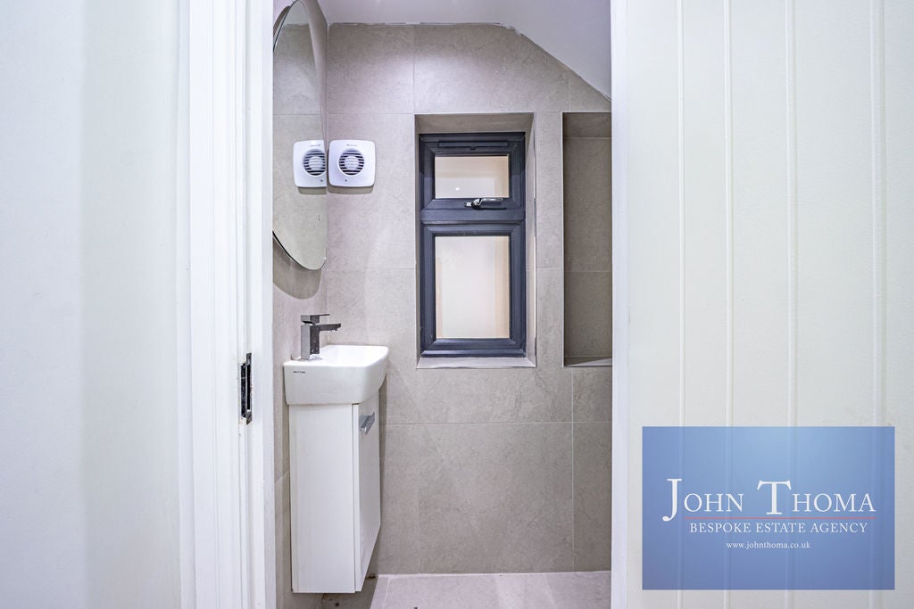 Flat Hollybush Hill in Greater London