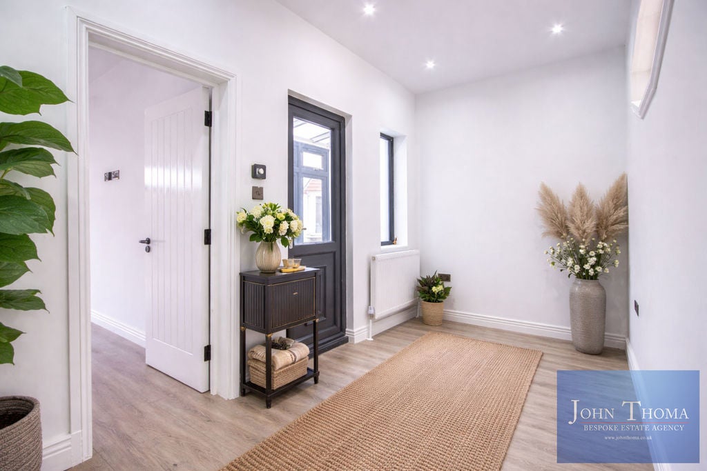 Flat Hollybush Hill in Greater London